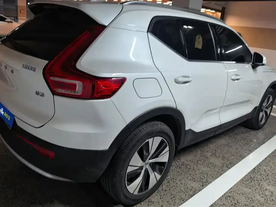 Volvo XC40 — фото 6