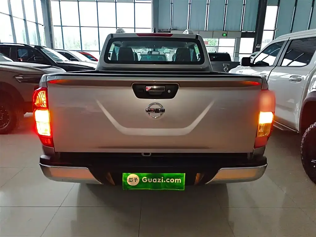 Nissan Navara — фото 2