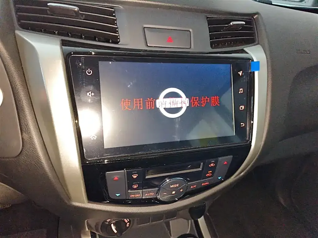 Nissan Navara — фото 10