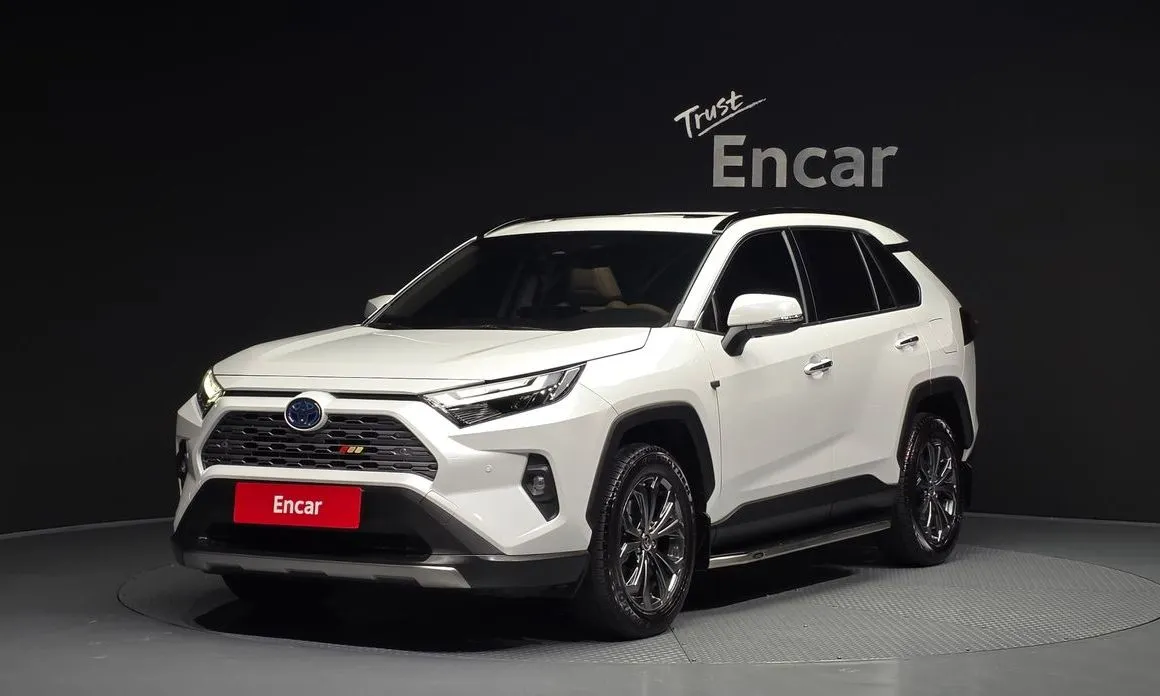 Toyota RAV4 — фото 1