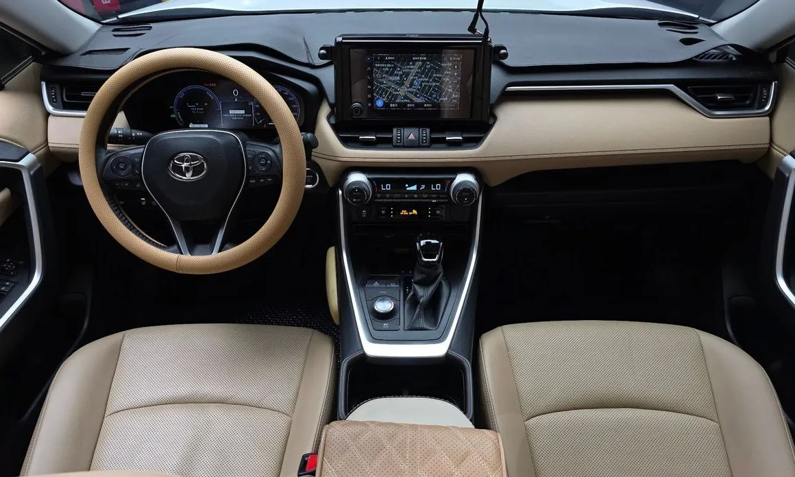 Toyota RAV4 — фото 10