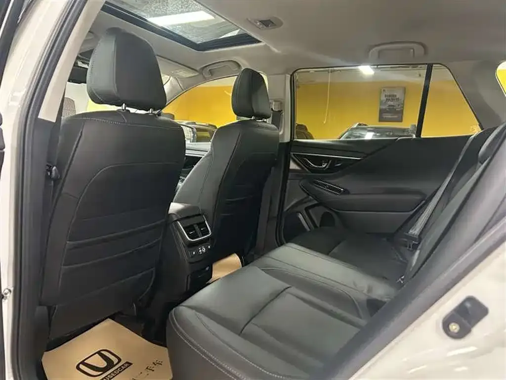 Subaru Outback — фото 4