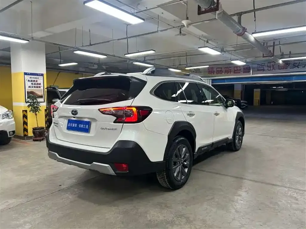 Subaru Outback — фото 5