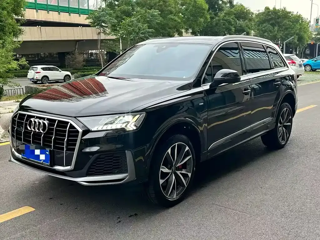 Audi Q7 — фото 1