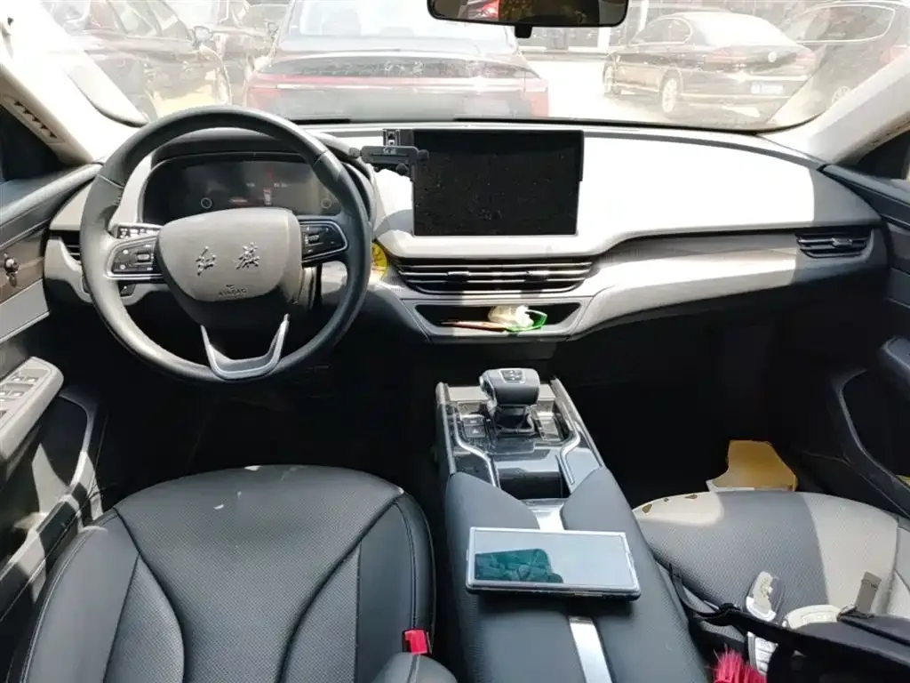 Hongqi E-QM5 — фото 10