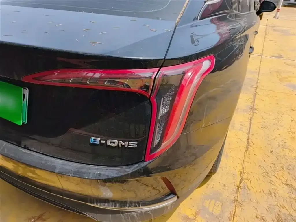 Hongqi E-QM5 — фото 2