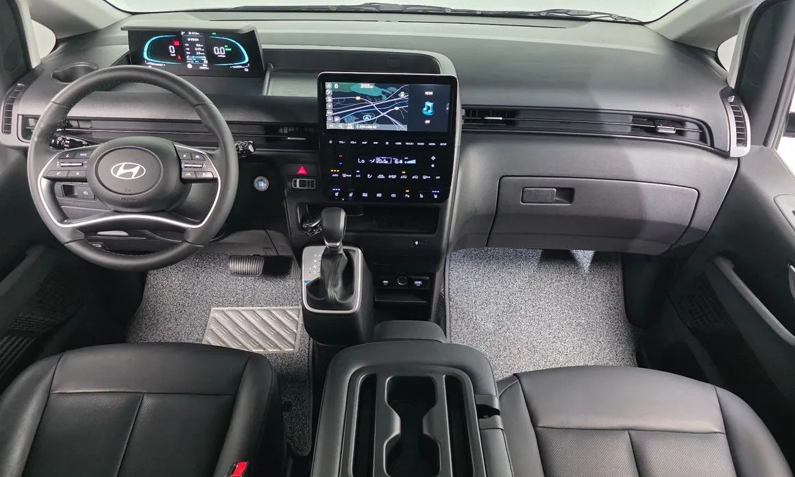 Hyundai Staria — фото 2
