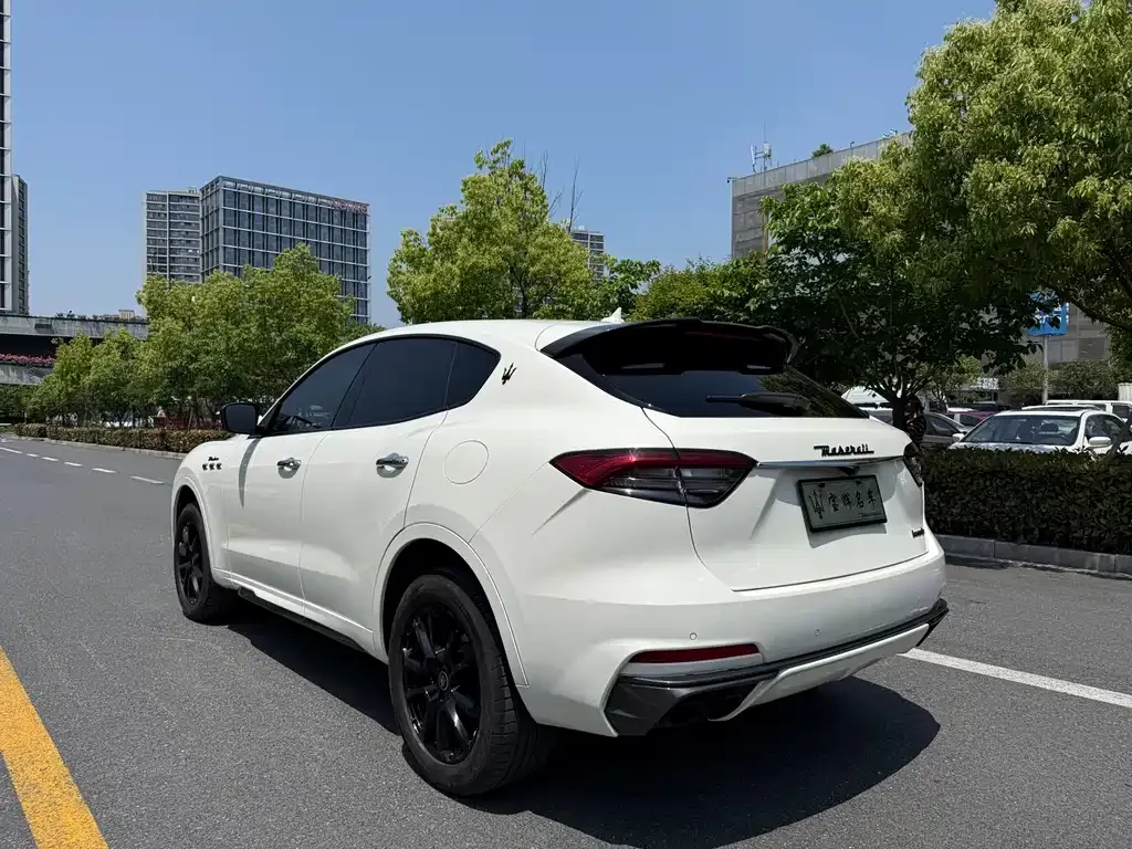Maserati Levante — фото 8