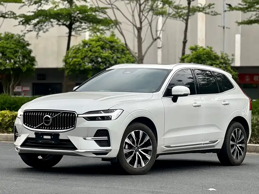 Volvo XC60 — фото 1