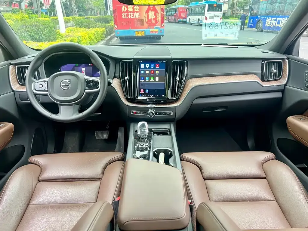 Volvo XC60 — фото 10