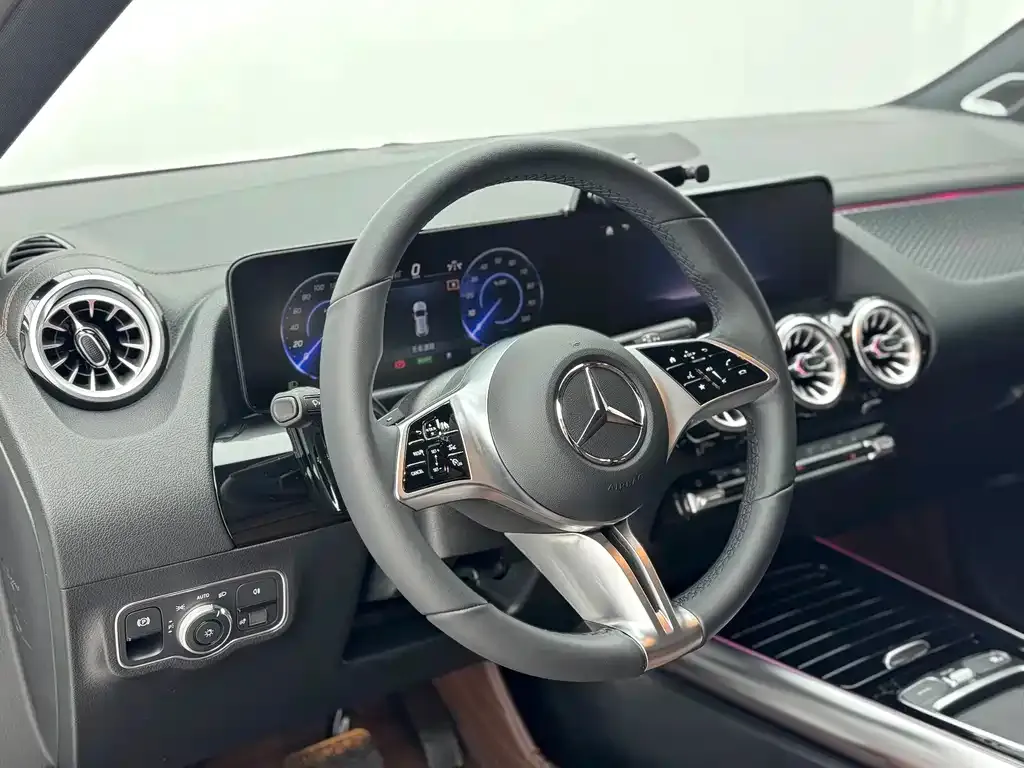 Mercedes-Benz EQA — фото 10