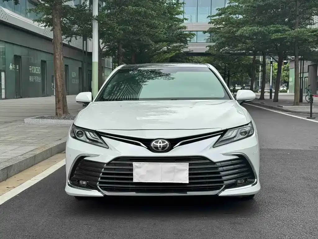 Toyota Camry — фото 9