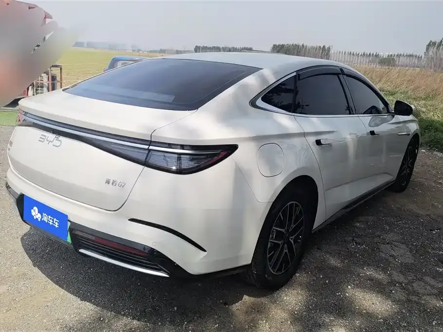 BYD Seal 07 DM-i — фото 9