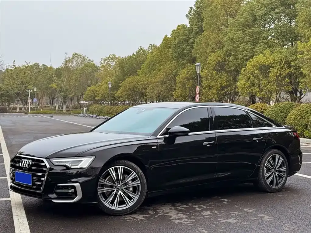 Audi A6L — фото 1