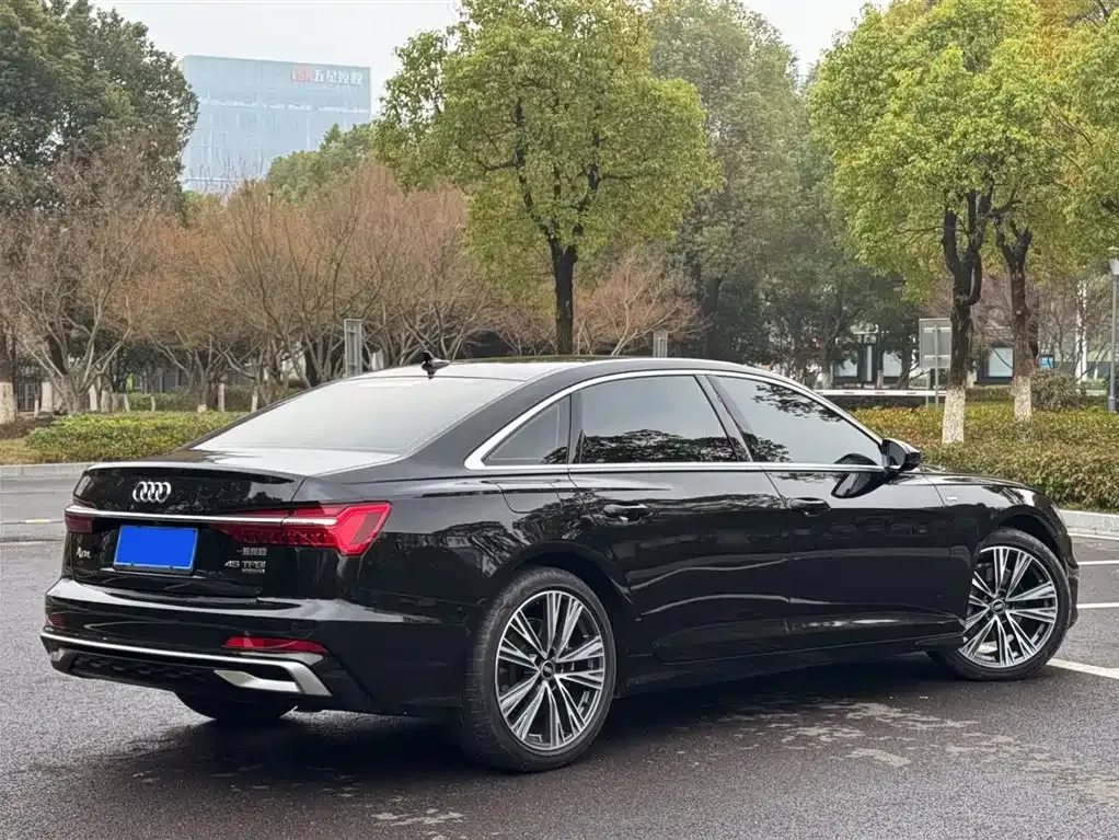 Audi A6L — фото 8