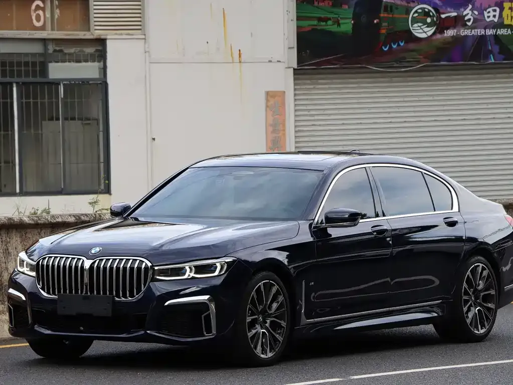 BMW 7 Series — фото 1