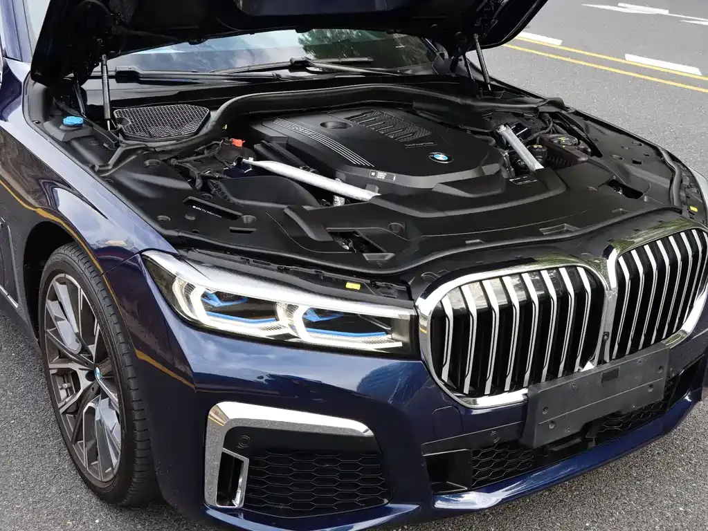 BMW 7 Series — фото 10