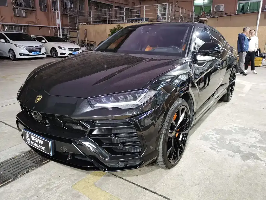 Lamborghini Urus — фото 1
