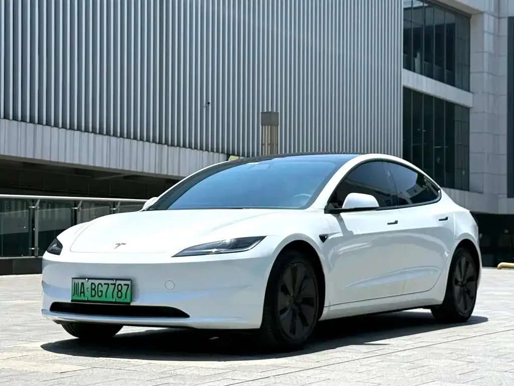 Tesla Model 3 — фото 1