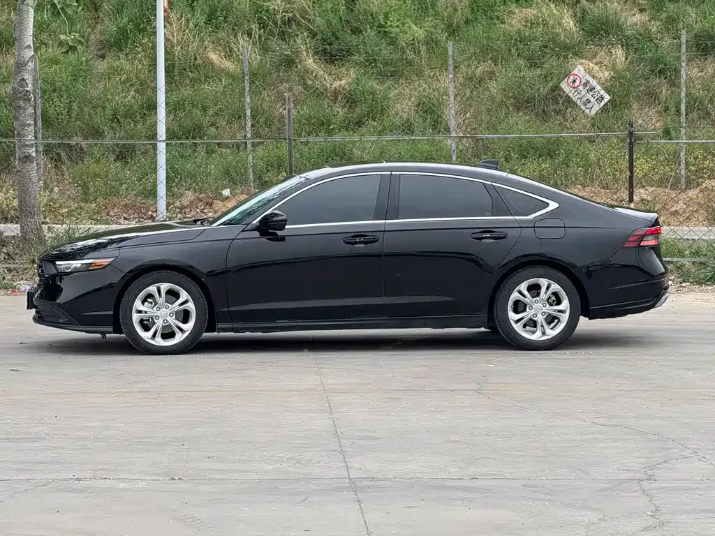 Honda Accord — фото 10