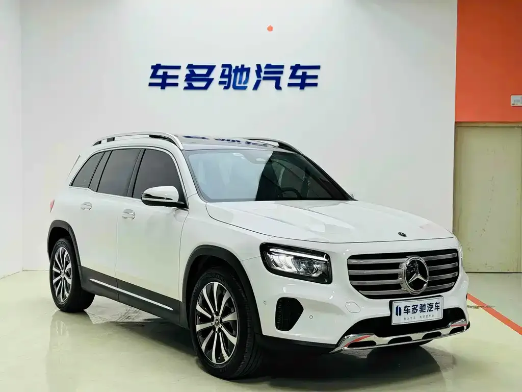 Mercedes-Benz GLB — фото 1