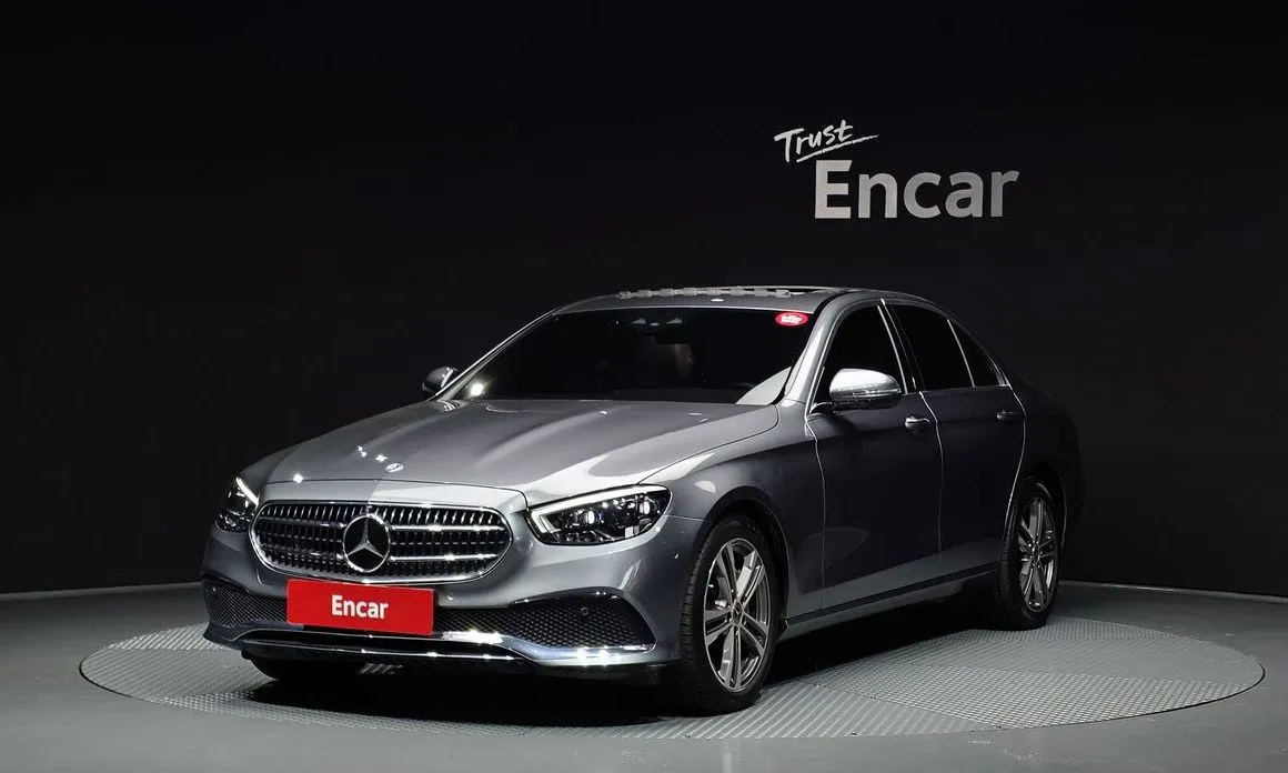 Mercedes-Benz E-Class — фото 1