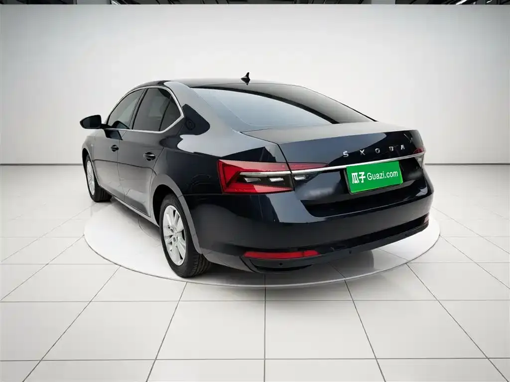 Skoda Superb — фото 2