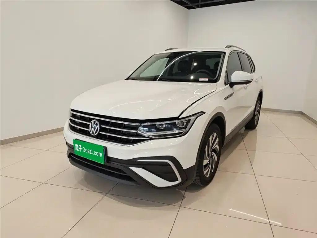 Volkswagen Tiguan L — фото 8