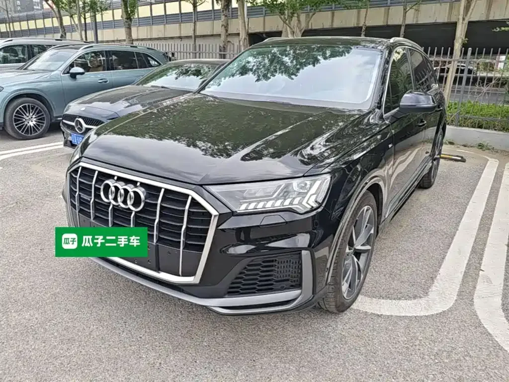 Audi Q7 — фото 1