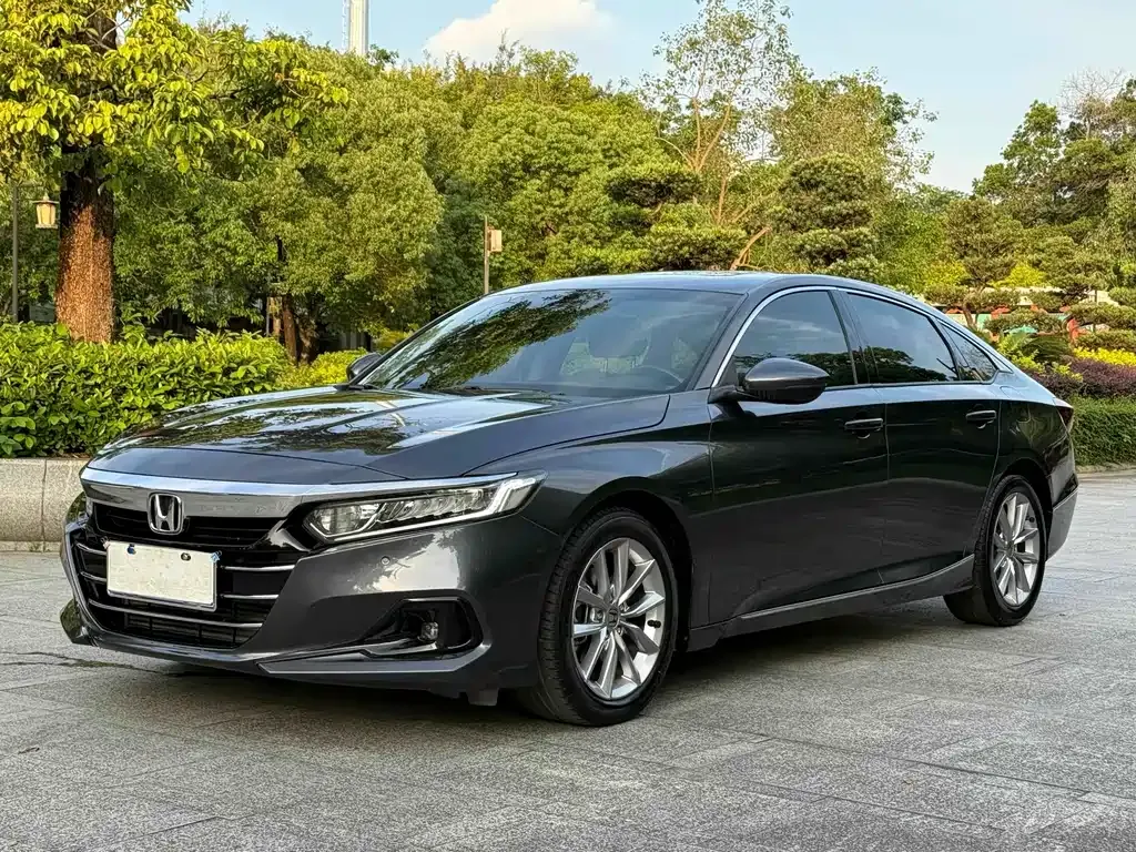 Honda Accord — фото 1