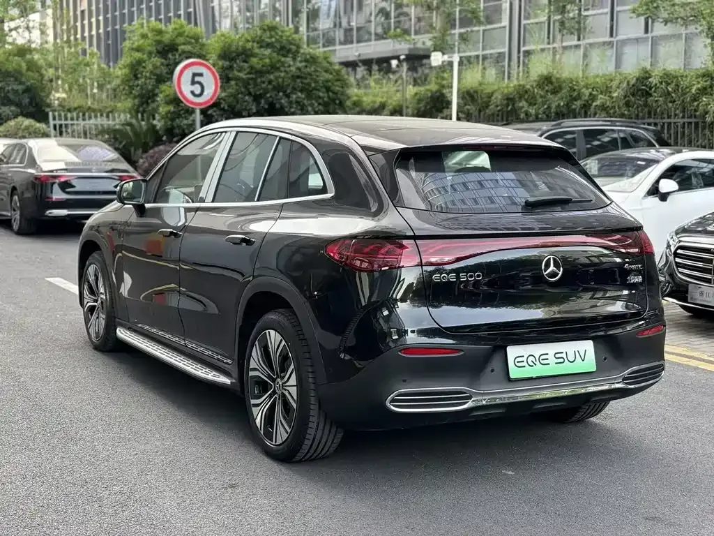 Mercedes-Benz EQE SUV — фото 5