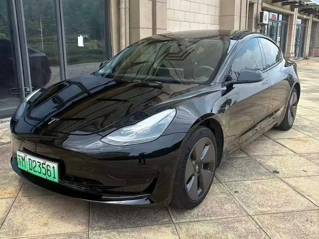 Tesla Model 3 — фото 1
