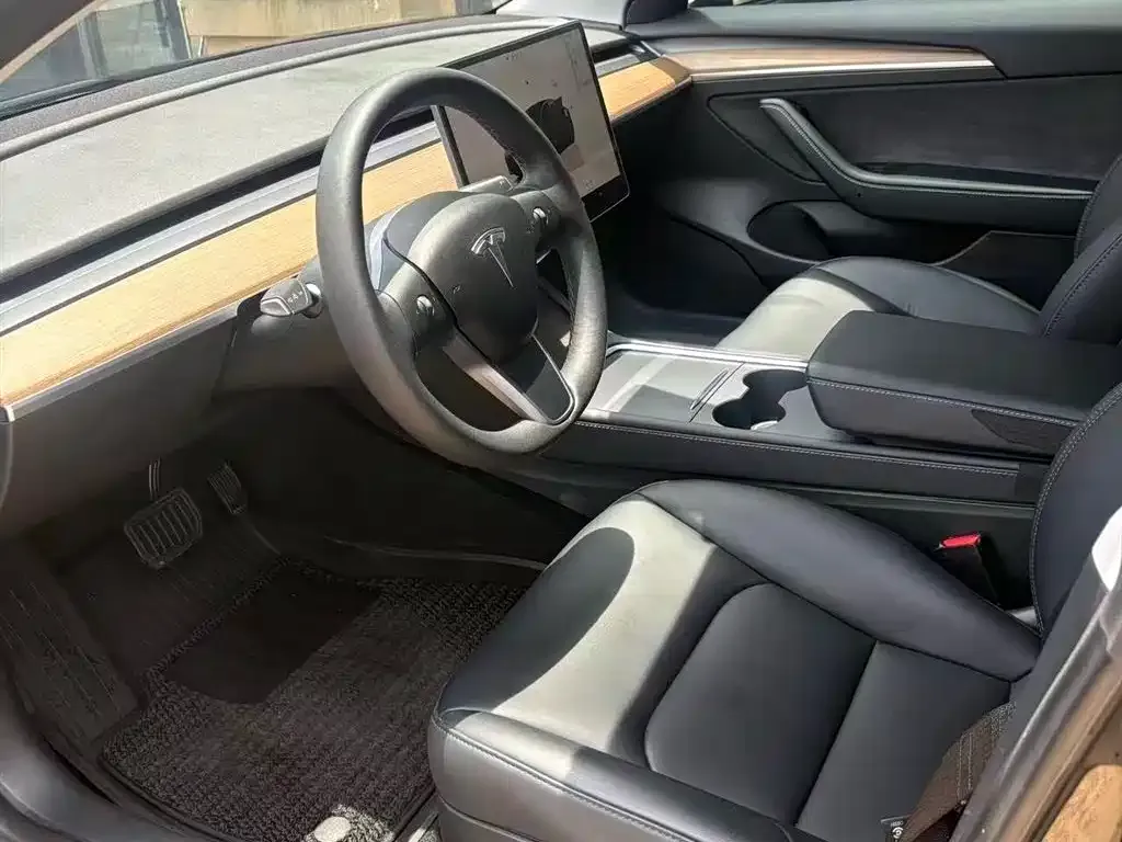 Tesla Model 3 — фото 2