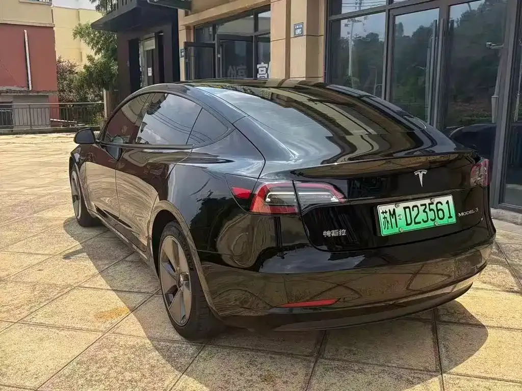 Tesla Model 3 — фото 4
