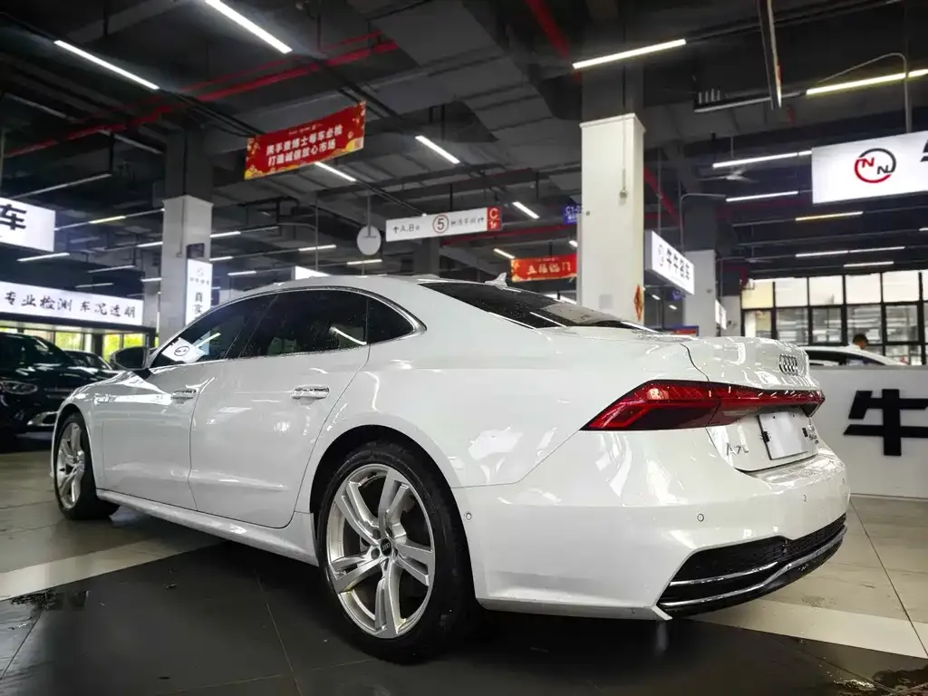 Audi A7L — фото 10