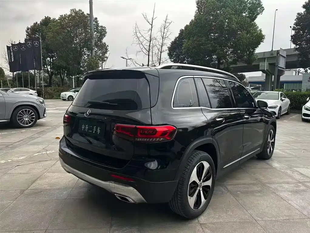 Mercedes-Benz GLB — фото 10