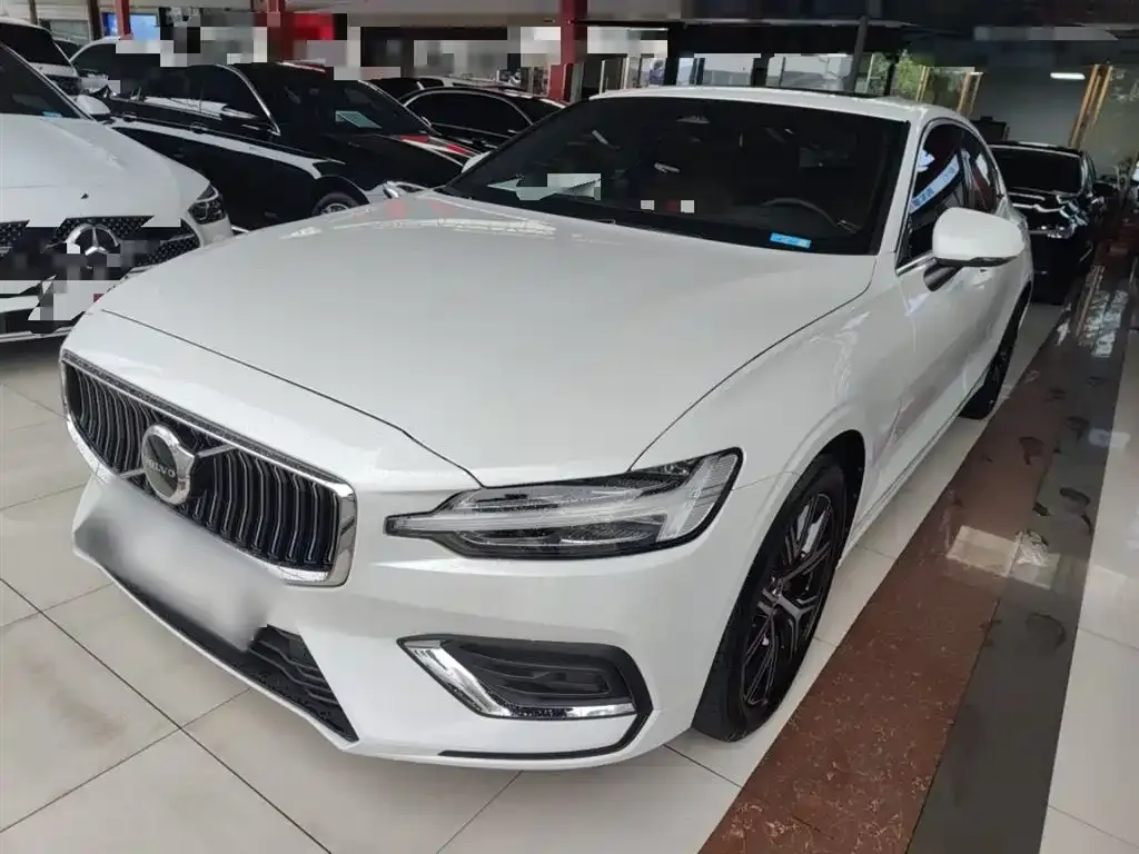 Volvo S60 — фото 1