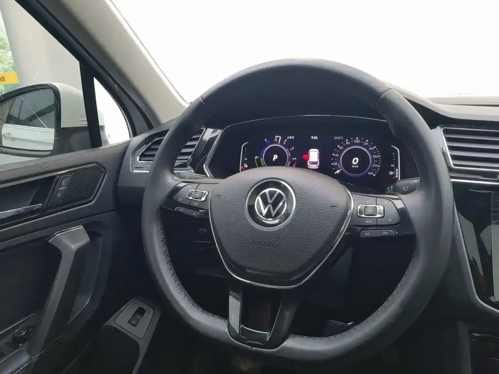 Volkswagen Tiguan L New Energy — фото 9