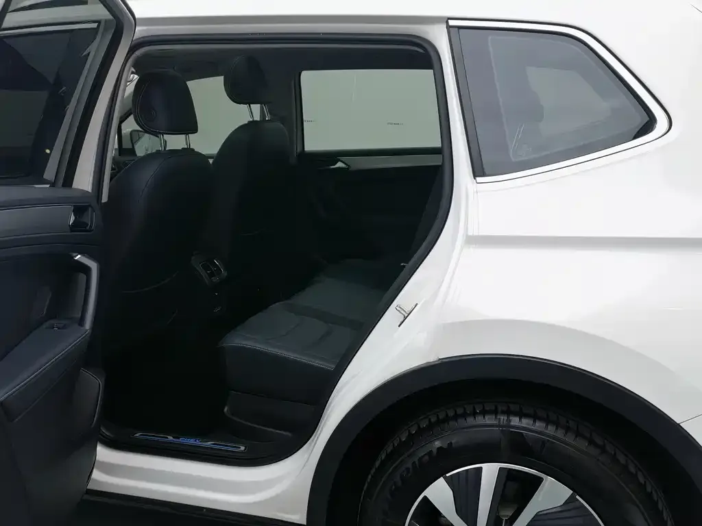 Volkswagen Tiguan L New Energy — фото 3