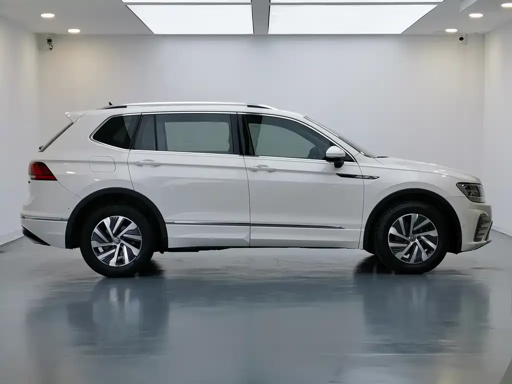 Volkswagen Tiguan L New Energy — фото 2
