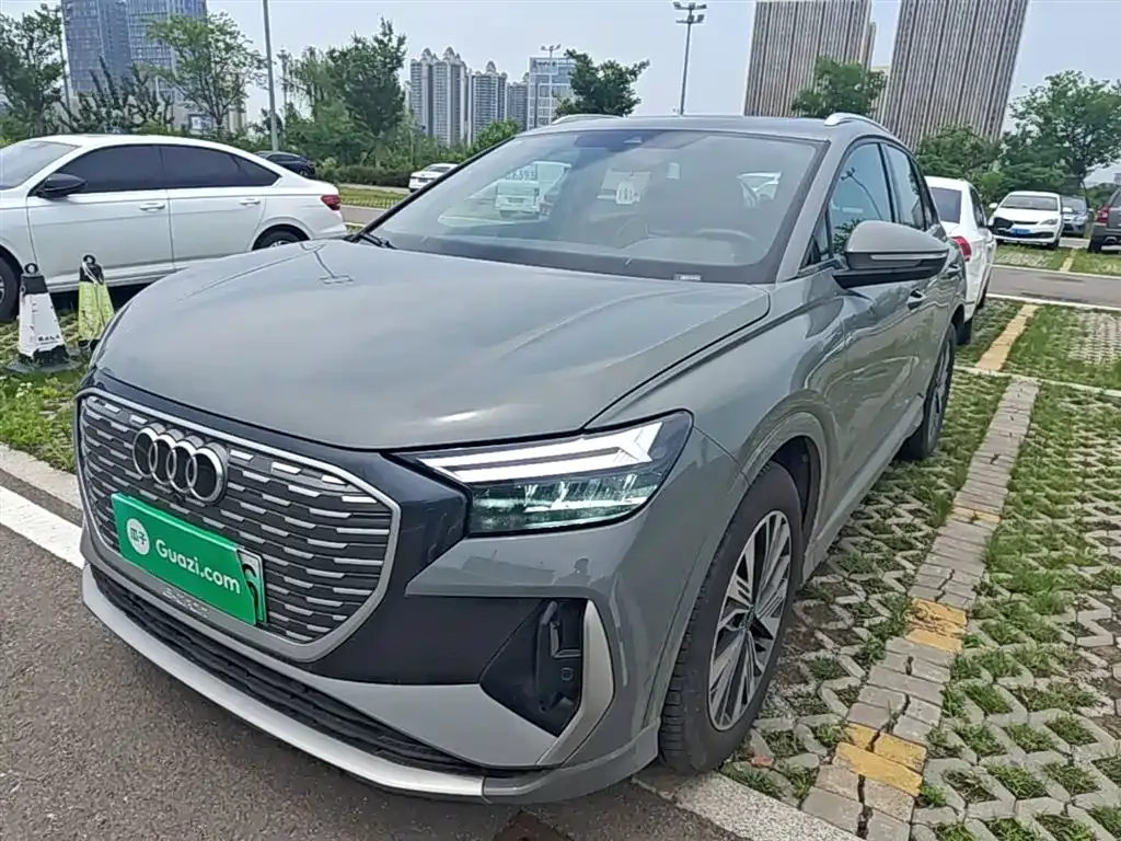 Audi Q4 e-tron — фото 8