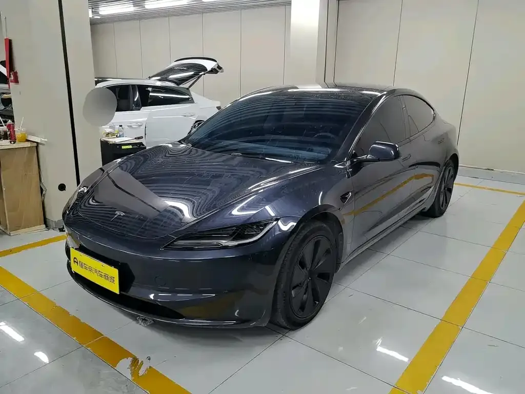Tesla Model 3 — фото 1