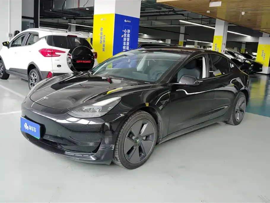 Tesla Model 3 — фото 1