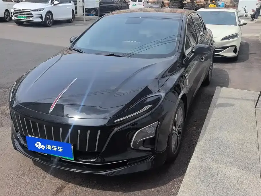 Hongqi E-QM5 — фото 1