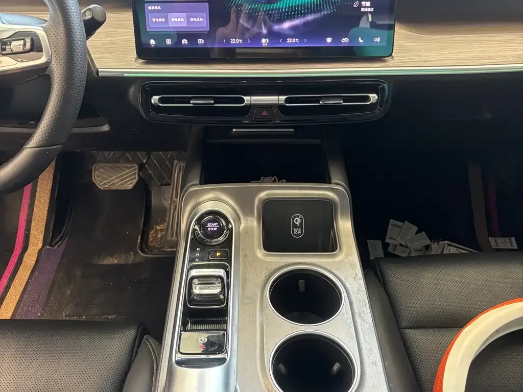 GAC Motor E8 Hybrid — фото 6