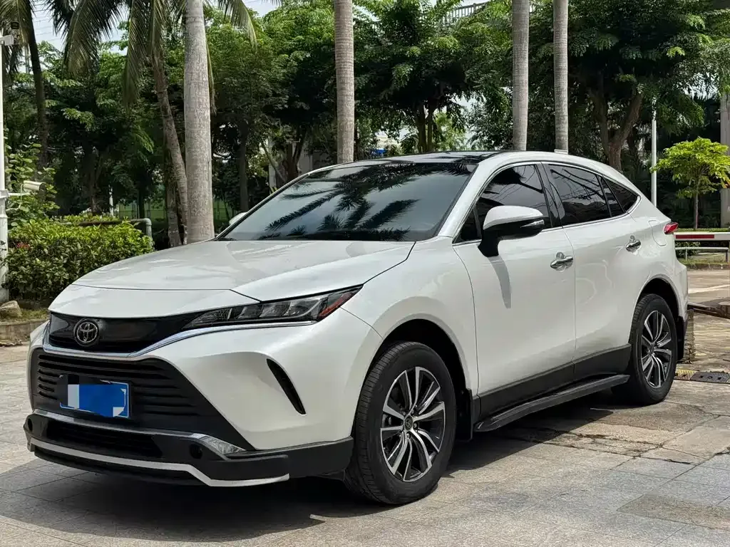 Toyota Harrier — фото 1