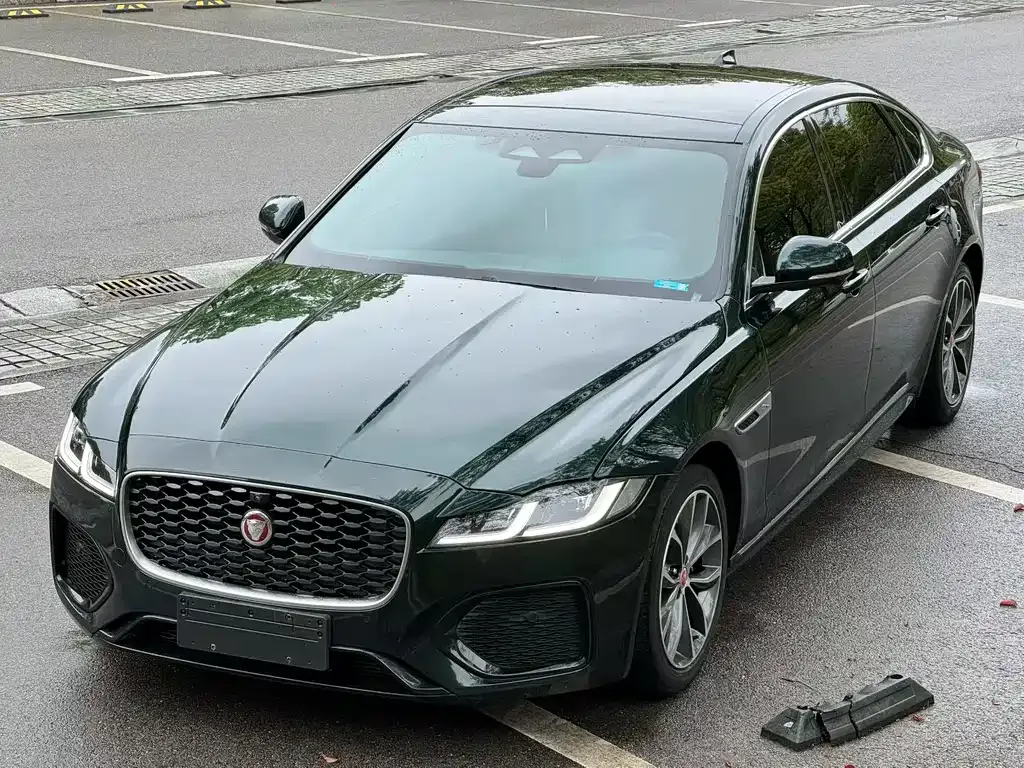 Jaguar XFL — фото 1