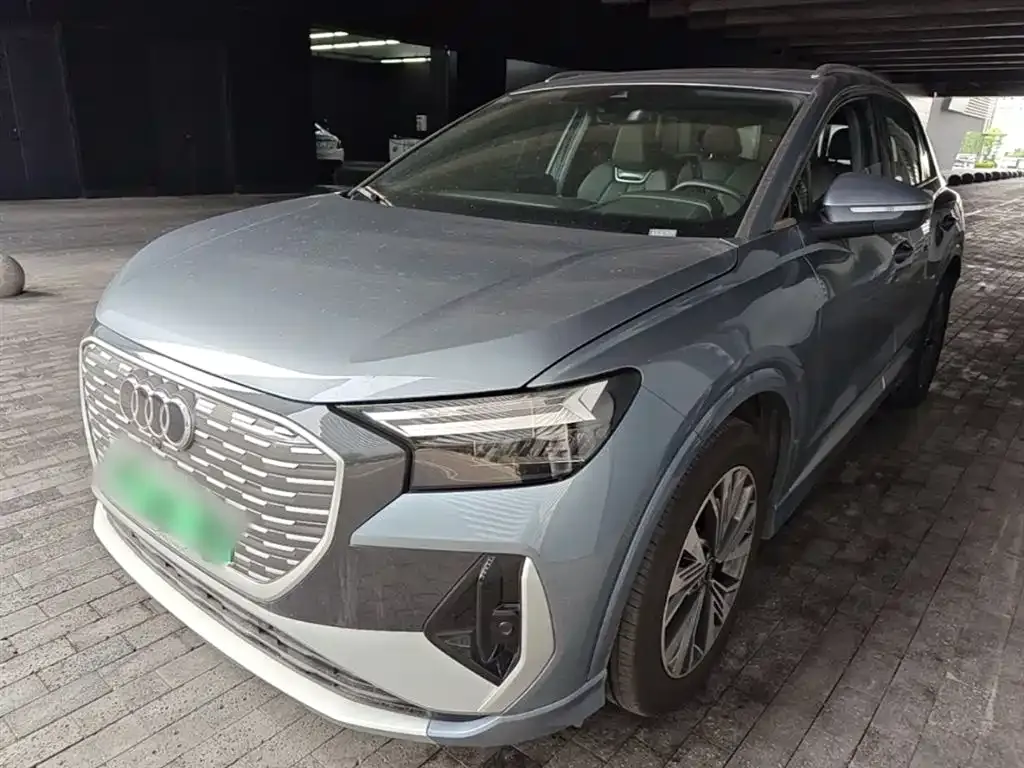 Audi Q4 e-tron — фото 1