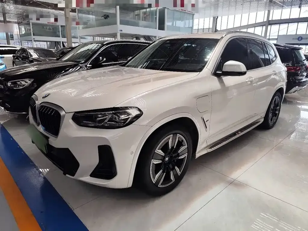 BMW iX3 — фото 1