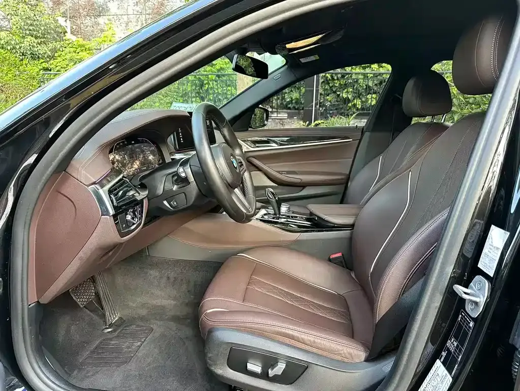 BMW 5 Series — фото 10